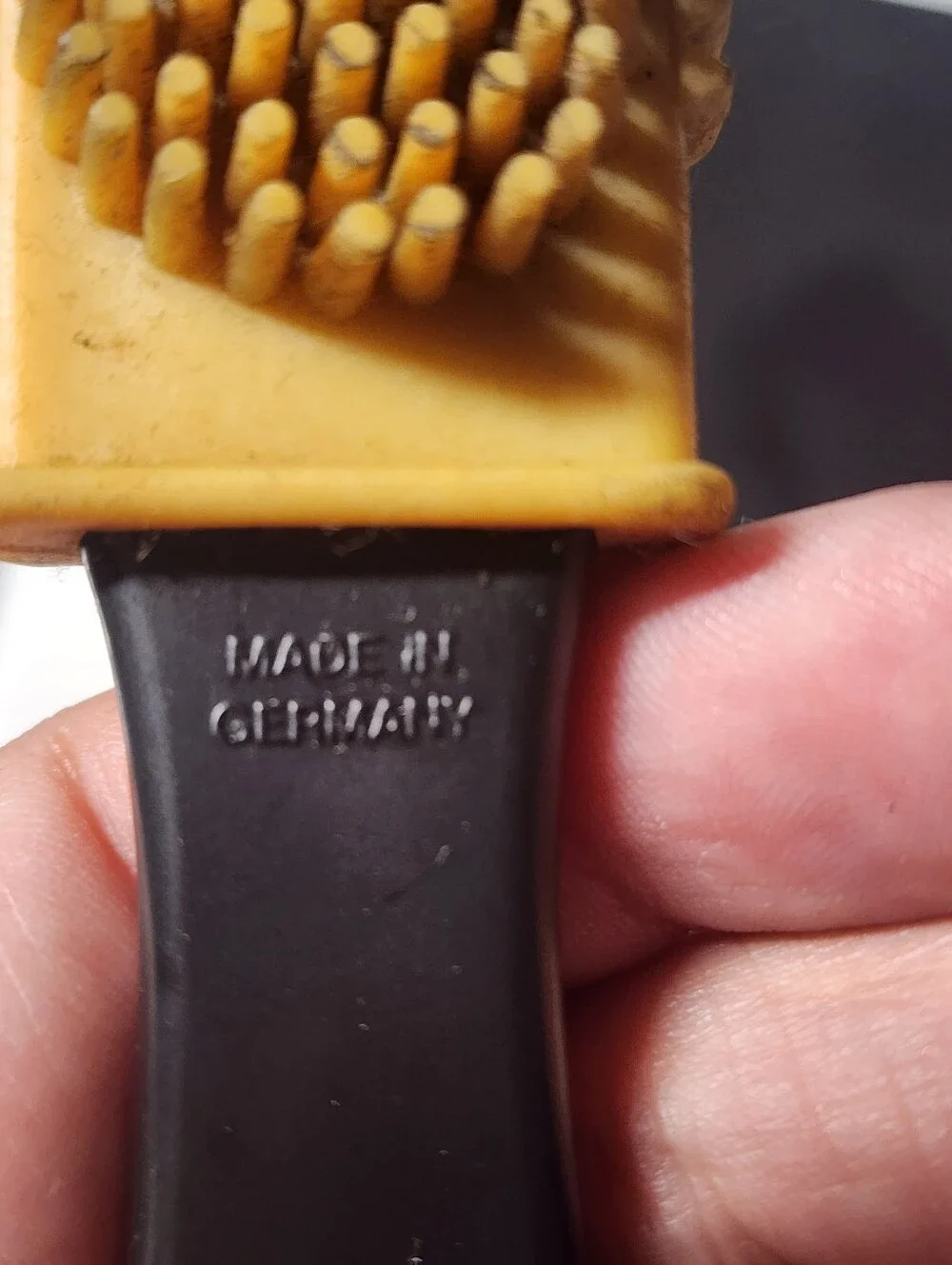 Kiwi Suede & Nubuck Brush With Box